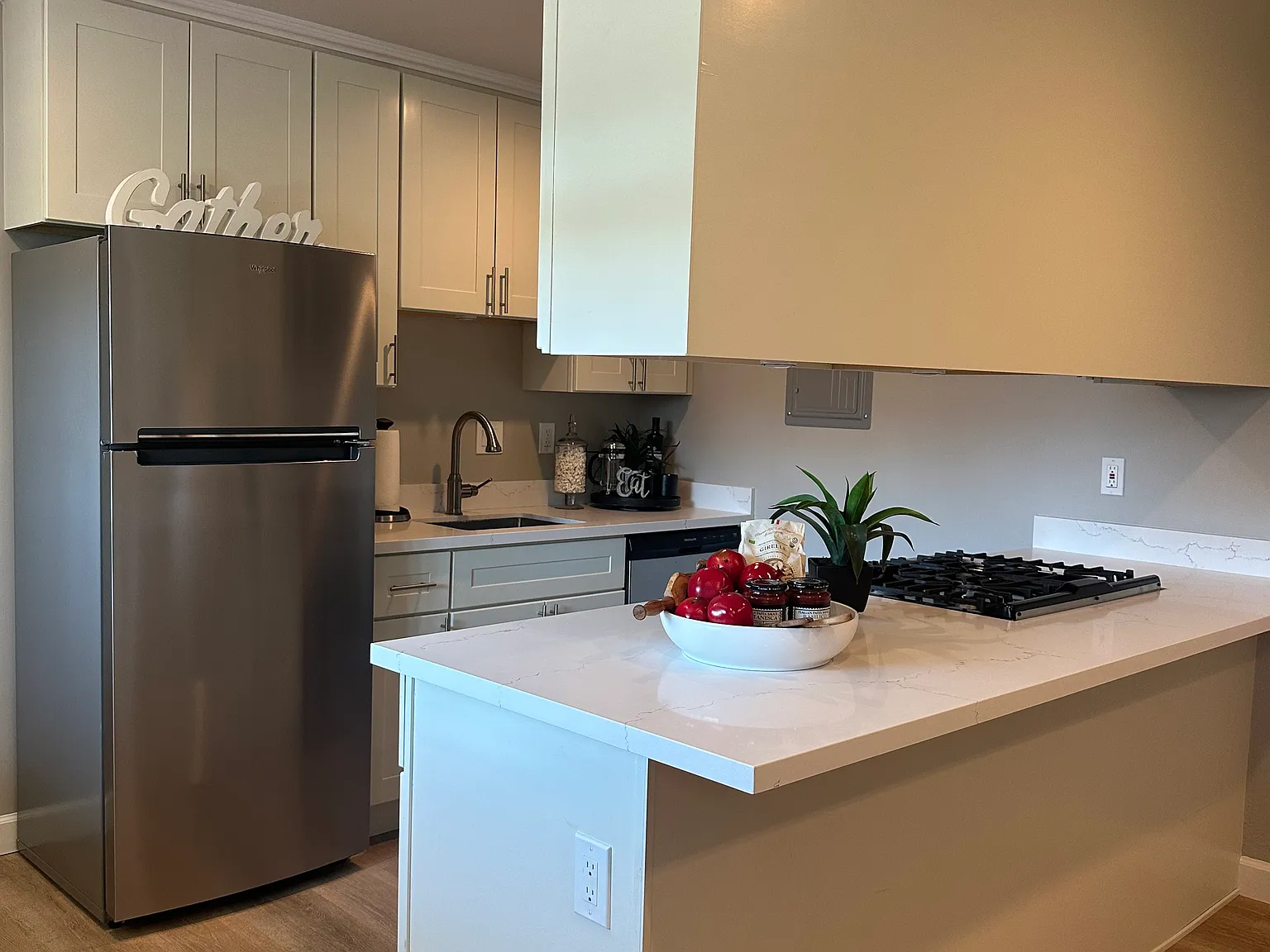 Studio, 385 sqft, $2,350 — Photo 2