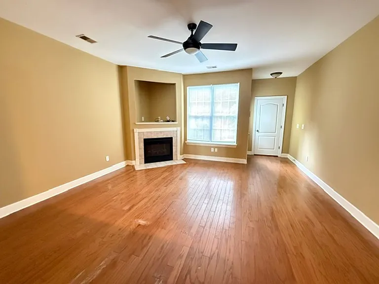 3026 Sugarberry Ln — Photo 3