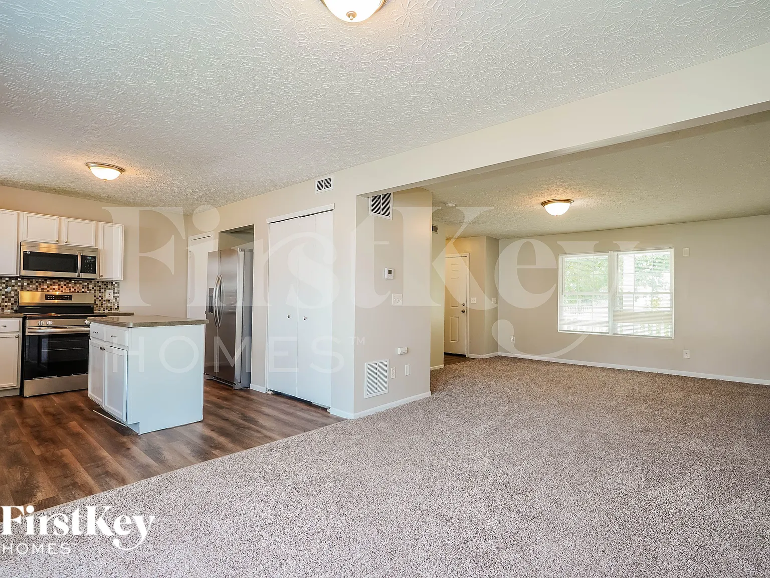 3 bed, 2.5 bath, 1356 sqft, $2,120 — Photo 4