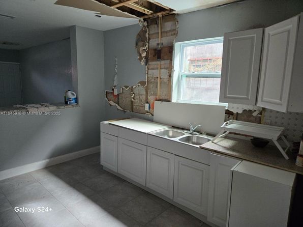 miami-florida-43808837 picture