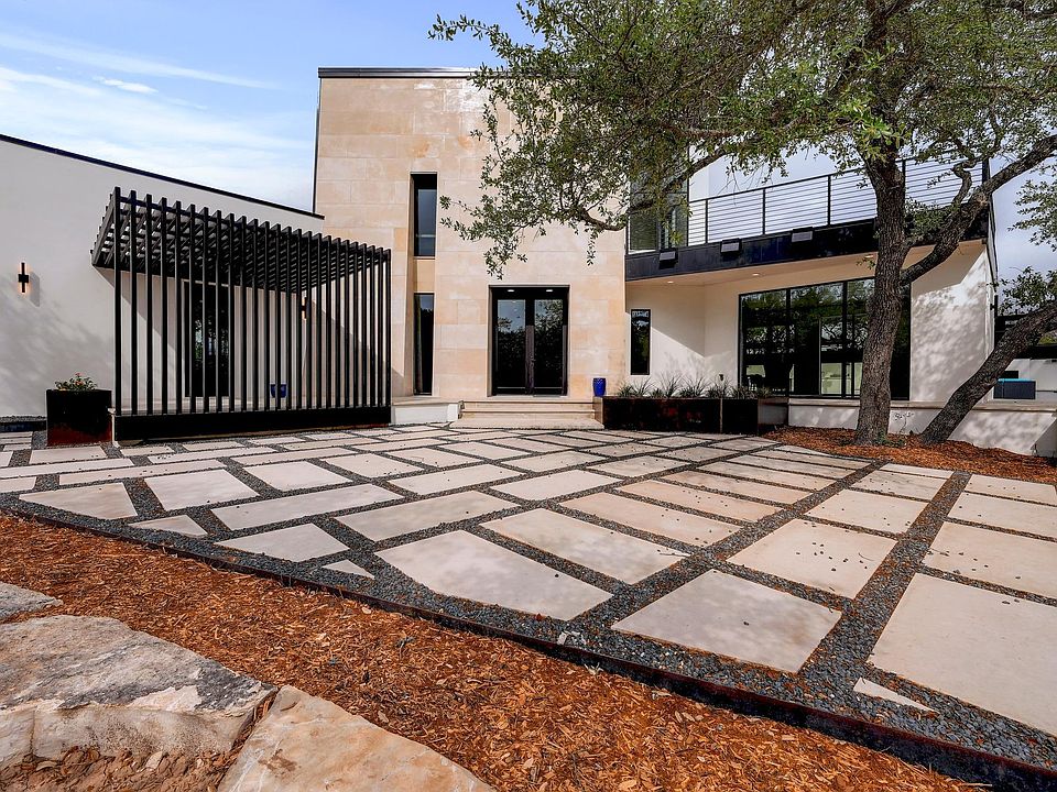 1st image of 700 Rancho Grande Dr