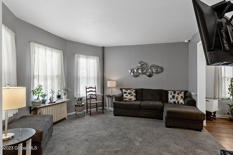 3rd image of 1393 Glenwood Boulevard