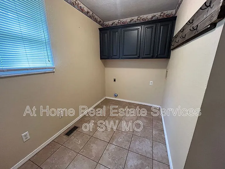 216 E Robin Rd — Photo 14