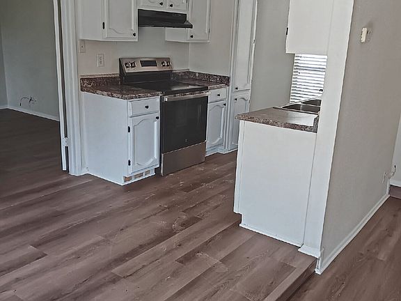 4th image of 8242 Creekline Dr