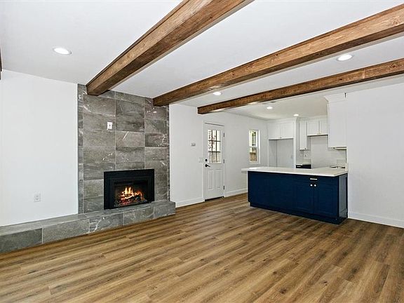 3rd image of 1095 Dumas Ln