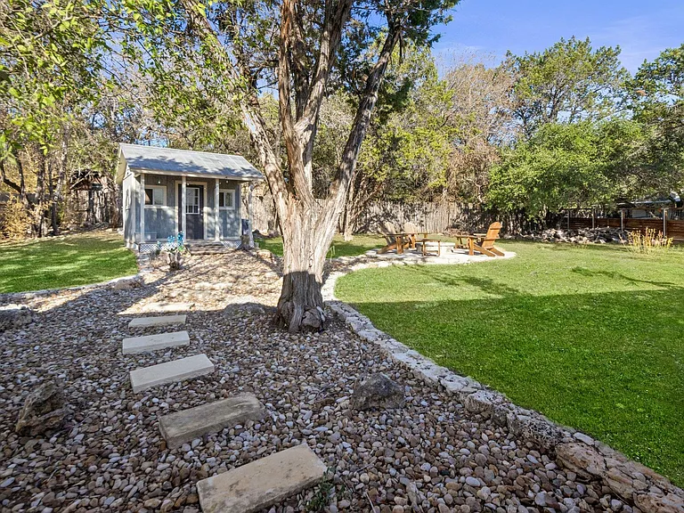 301 Hub Dr — Photo 32