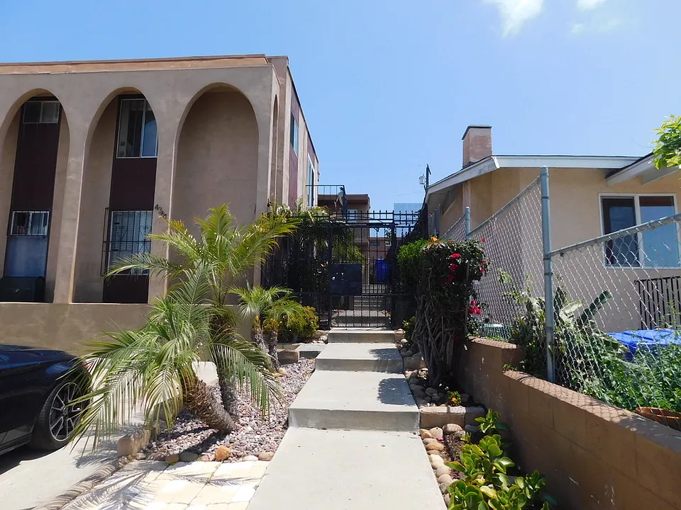 4361 Winona Ave #1