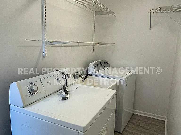 5560 Seabreeze Ln — Photo 19