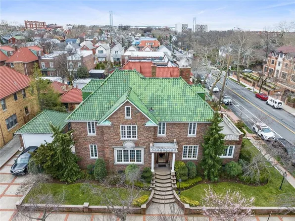 8101 Colonial Rd, Brooklyn, NY 11209