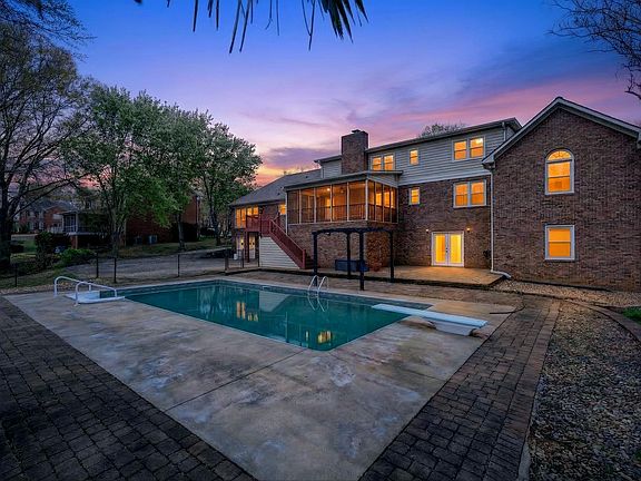4th image of 206 W Killarney Lk