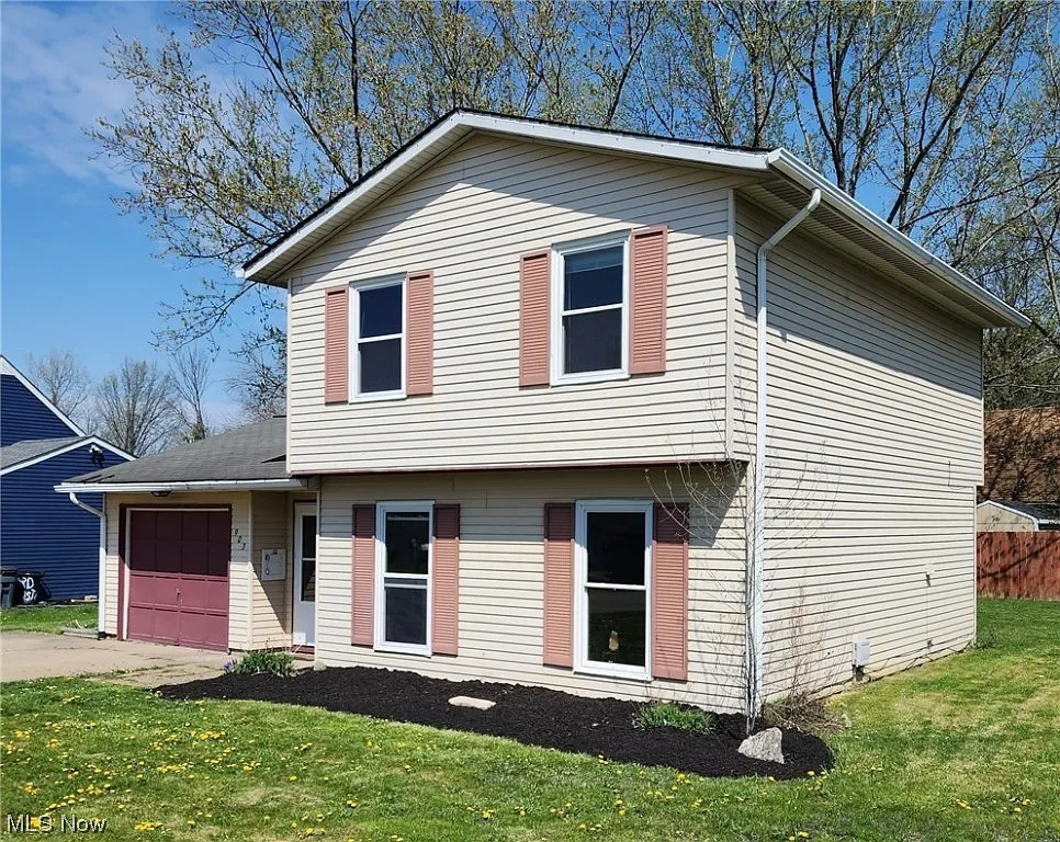 903 Waterloo Ln photo 1