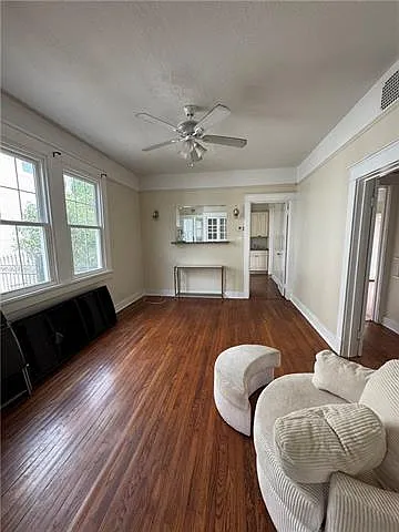 3 bed, 2.0 bath, 1100 sqft, $1,800 — Photo 4