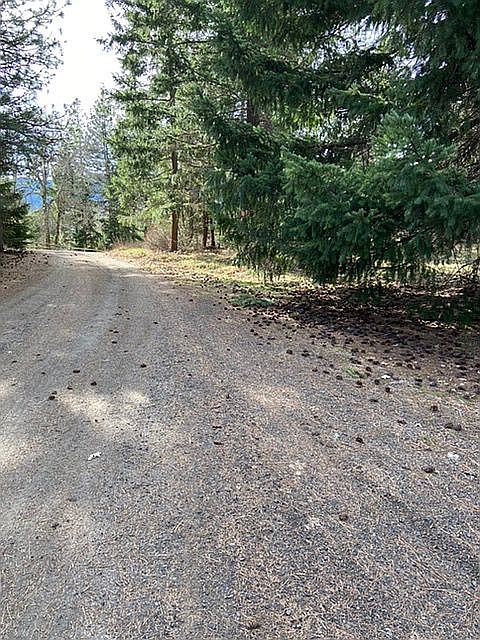 Private, gravel road access.