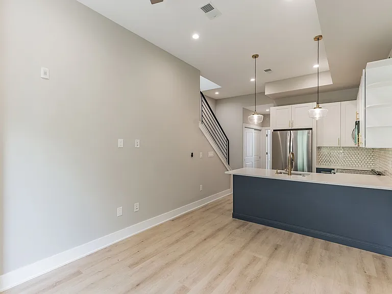 1609 Ogden St — Photo 4