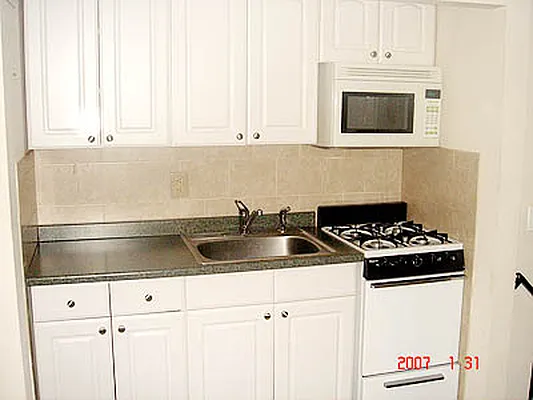 Rented by Chartwell Manhattan Realty | media 18