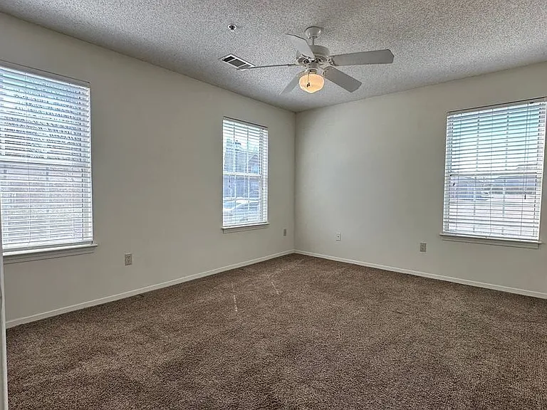 Hamilton at Turman Farms Apartments — Photo 35