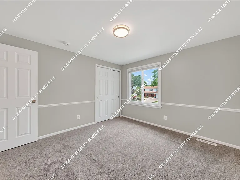 27345 Harvard Rd — Photo 32