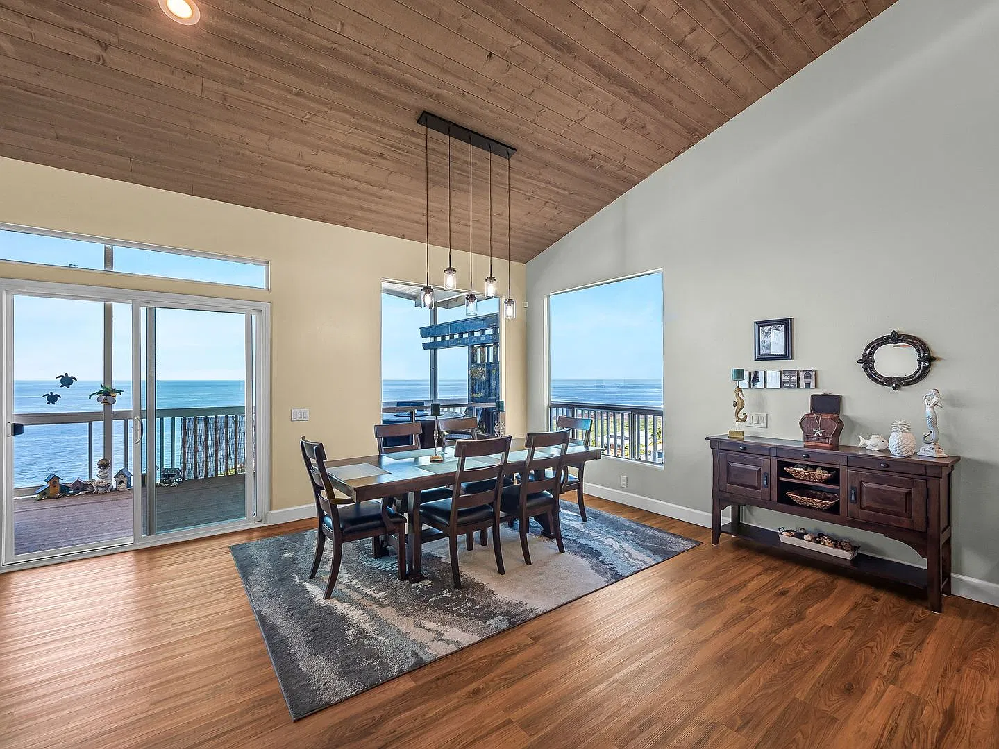 4 Bedroom, 3 Bath, Panoramic Coastline Sunset Views — Photo 2