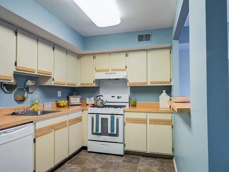 Montgomery Woods Townhomes — Photo 2