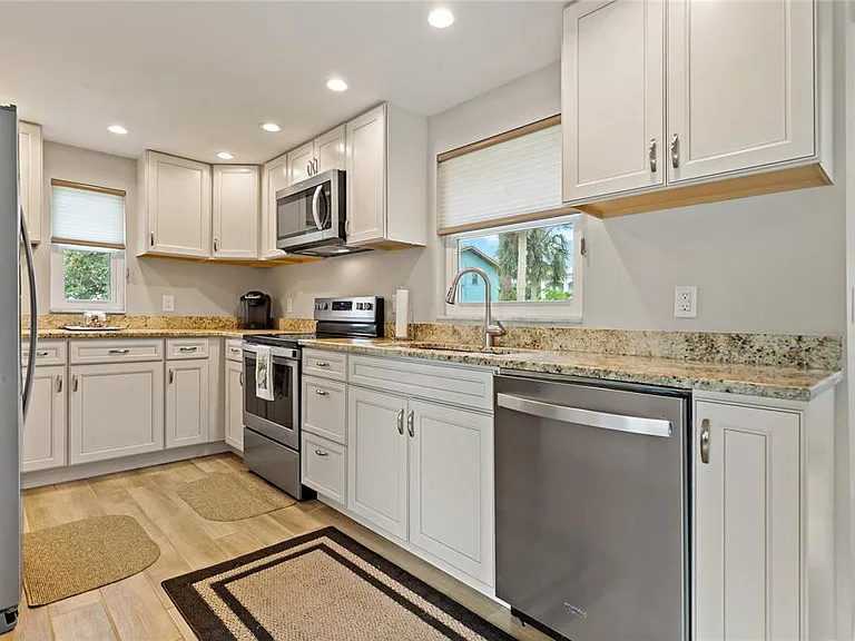 1675 Blakemore Ln — Photo 12