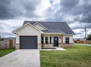 206 2nd St, Elgin, OK 73538