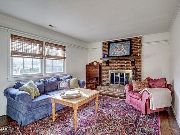 4th image of 1506 Robert E Lee Dr