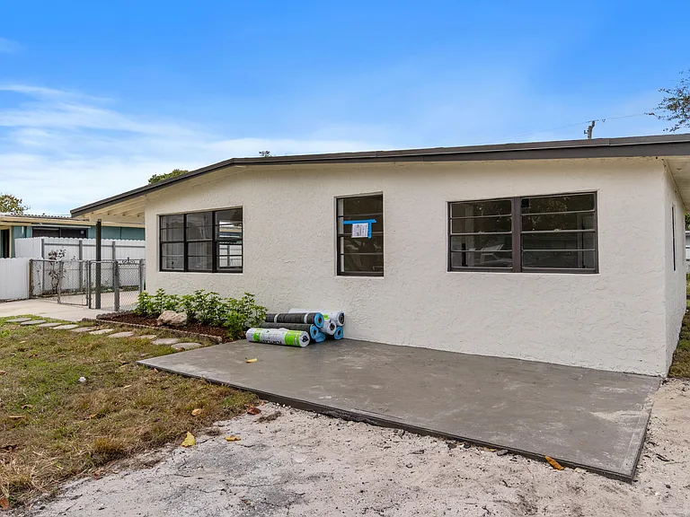 2415 Lewis Rd — Photo 31