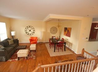 1633B Hunting Creek Dr, Alexandria, VA 22314