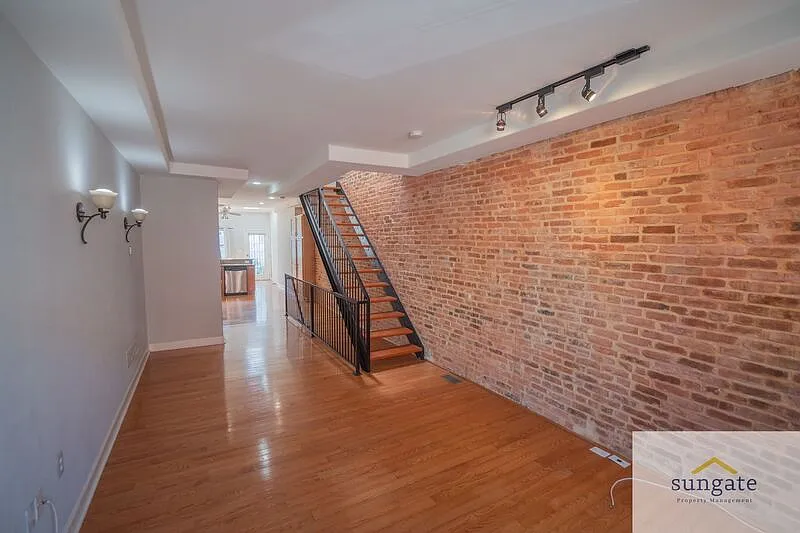 3 bed, 3.5 bath, 1812 sqft, $2,600 — Photo 3