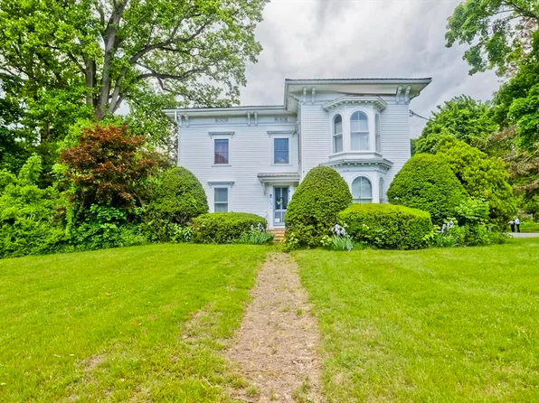 109 College St, South Hadley, MA 01075