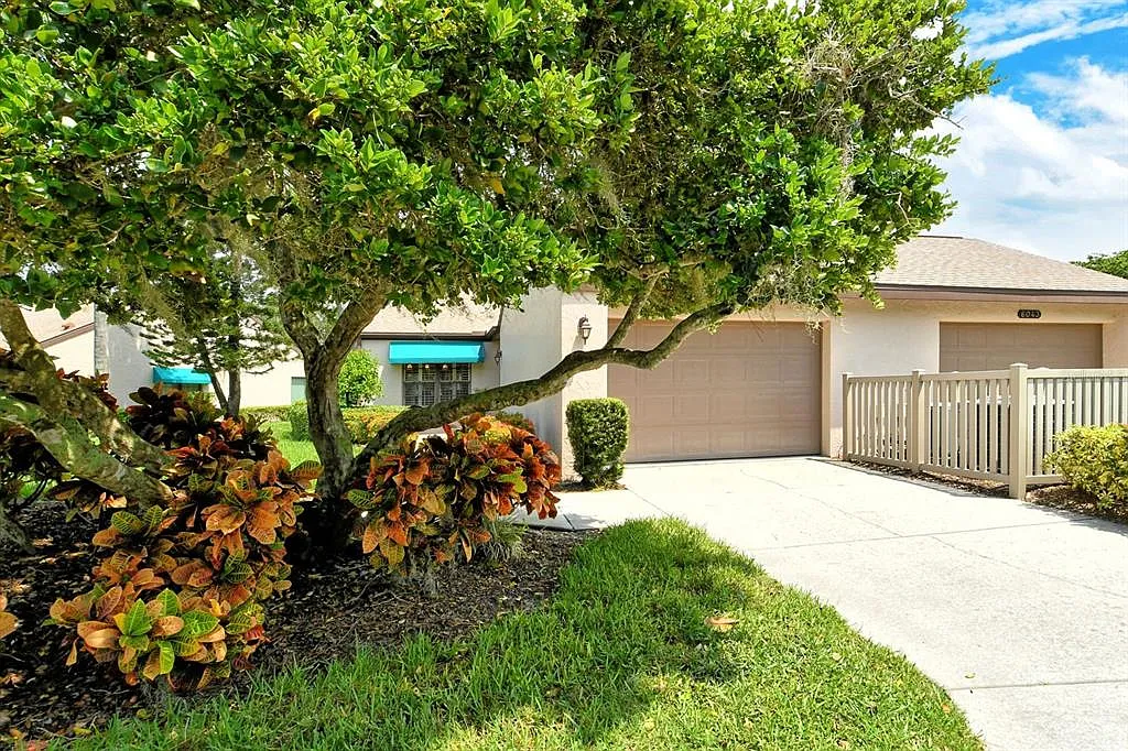 2 bed, 2.0 bath, 1380 sqft, $2,950 — Photo 2