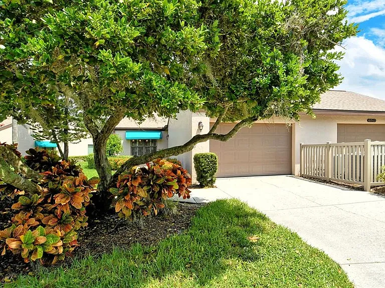 6041 Clubside Dr #6041 — Photo 2