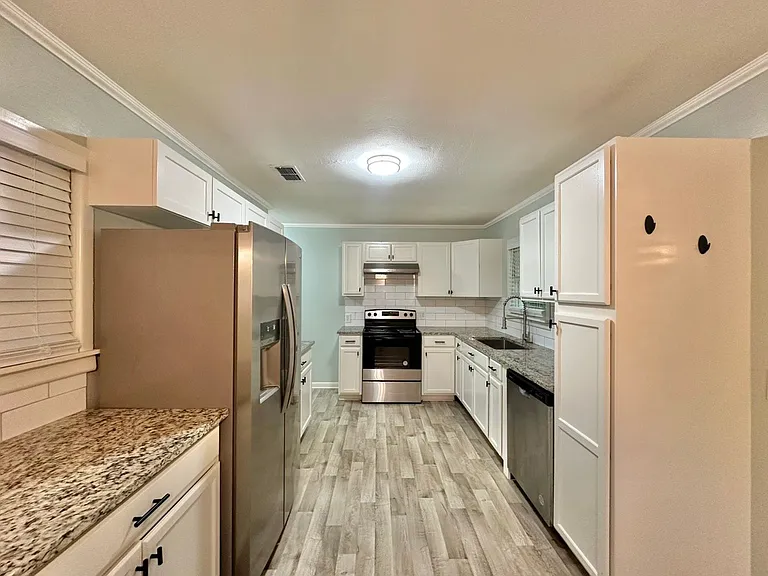1121 Elizabeth Dr — Photo 5