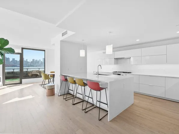 9 Avenue At Port Imperial image 8 of 27