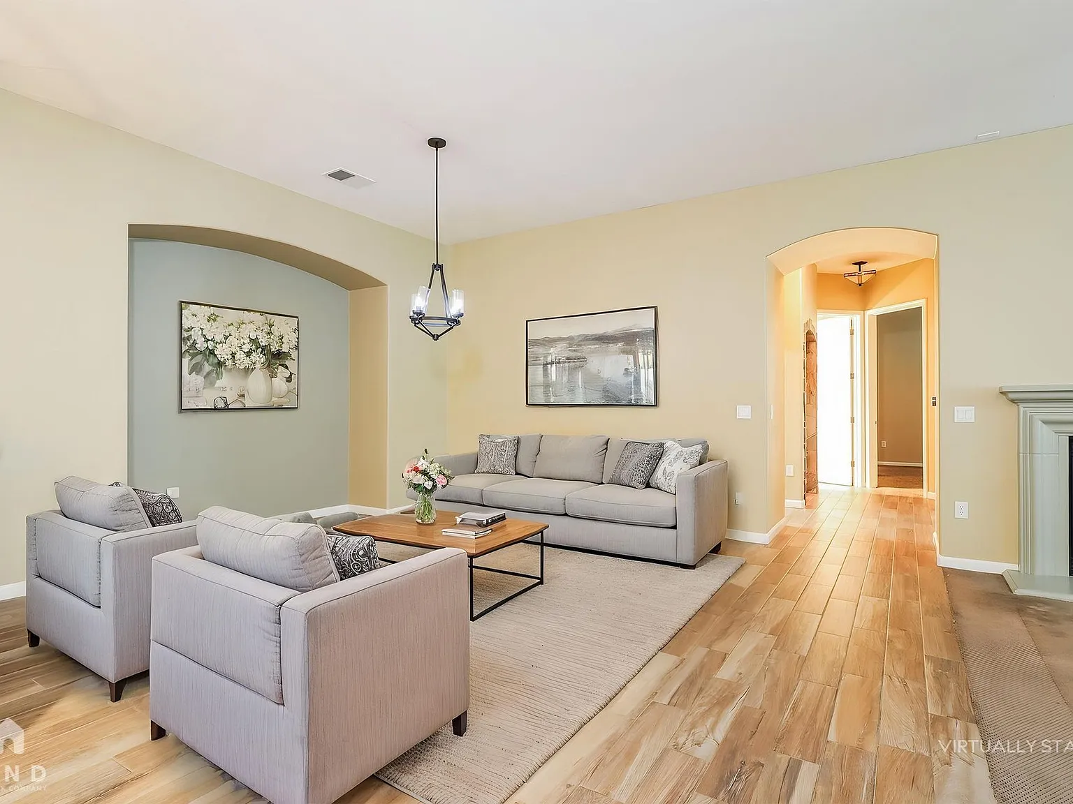 3 bed, 2.0 bath, 2309 sqft, $2,725 — Photo 2