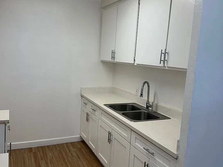 929 N Normandie Ave — Photo 4