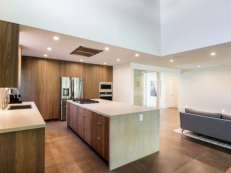 6561 Lasaine Ave — Photo 17