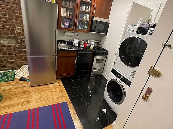 3rd image of 173 Ludlow St APT 1B