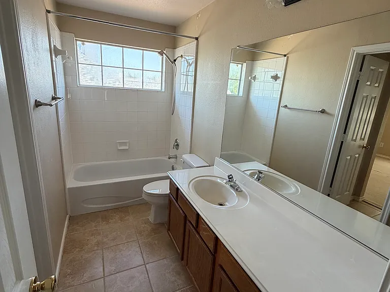 2513 Frosted Green Ln — Photo 23