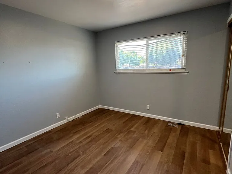 401 N Santa Ana St — Photo 12