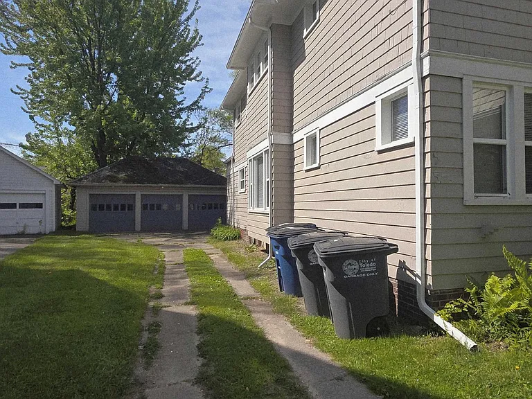1919 Christie St #LOWER — Photo 16