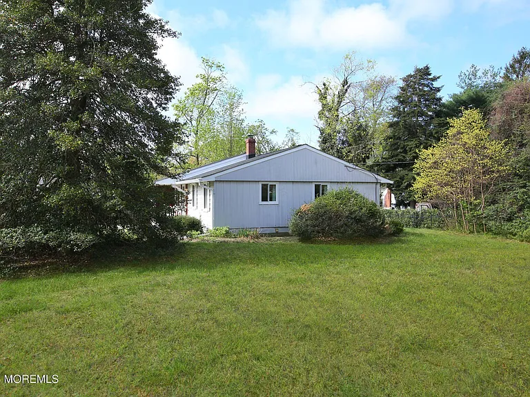 29 Demmert Ave — Photo 4