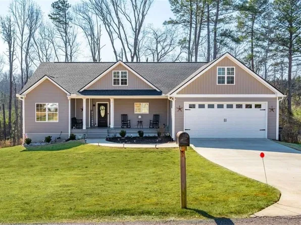 136 Oak Dr, Maysville, GA 30558
