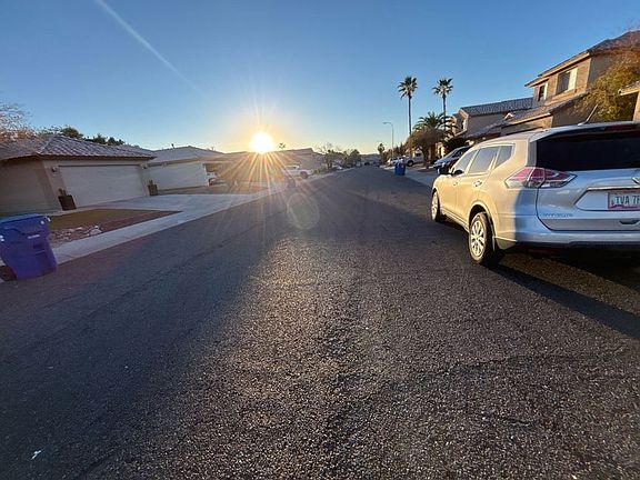 Exterior Neighborhood (street photo)