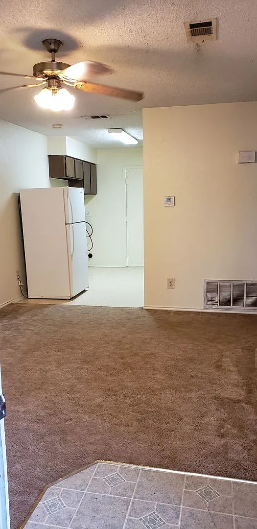 611 Maurice St Apt A-B — Photo 2