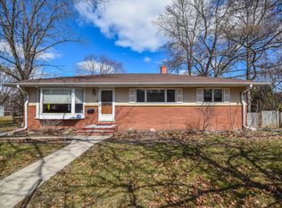 5788 N Milwaukee River Pkwy, Glendale, WI 53209
