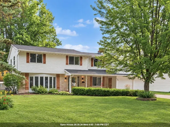 559 Hilltop Dr, Green Bay, WI 54301