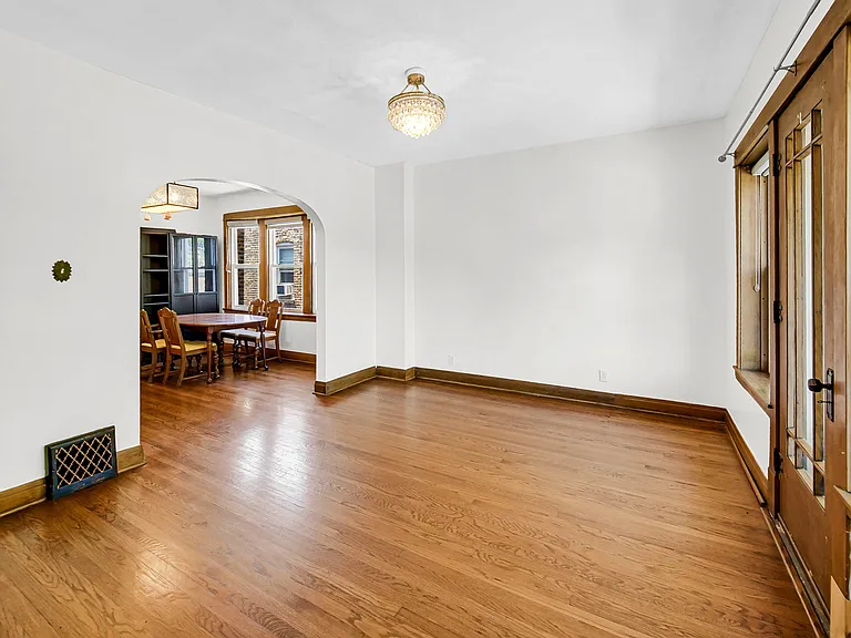 5233 W Cullom Ave #2 — Photo 6