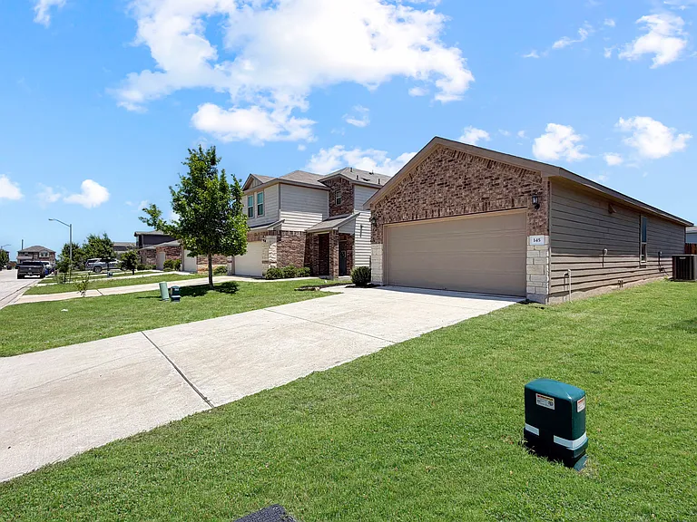 145 Miracle Dr — Photo 2