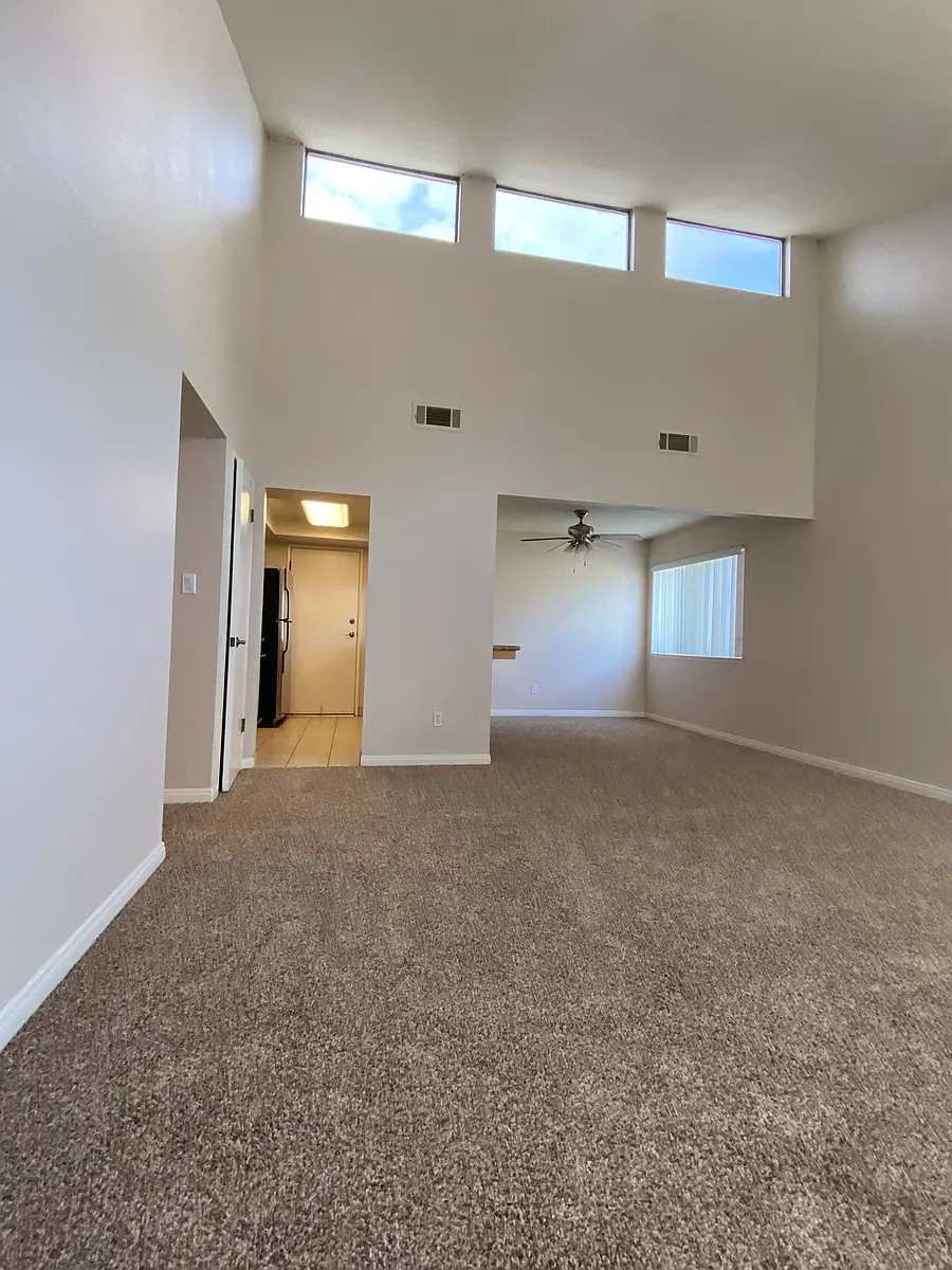 Building Photo - 500 White Ln